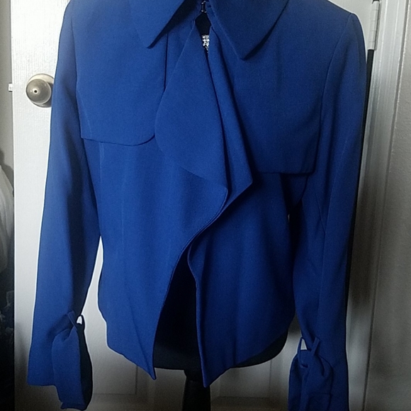 Blazer - Picture 3 of 9